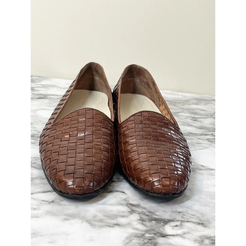 Trotters Liz Flat Brown Woven Leather Loafers Womens Size 9M Almond Toe Retro
